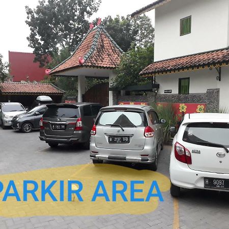 Sonosewu Guesthouse Yogyakarta Dış mekan fotoğraf