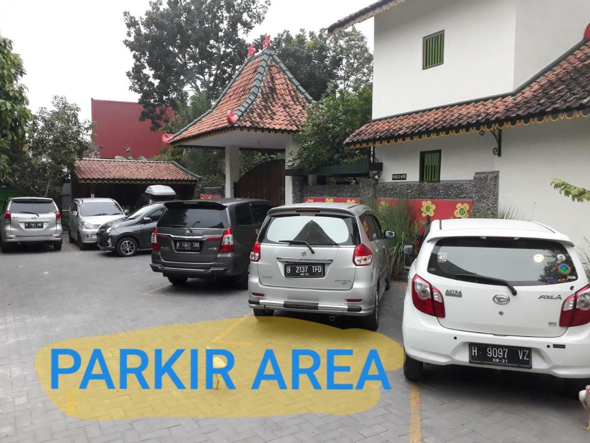 Sonosewu Guesthouse Yogyakarta Dış mekan fotoğraf